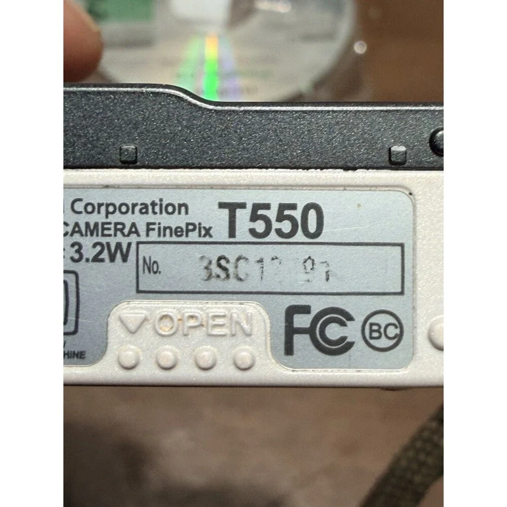 Fujifilm finepix T550 White Digital Camera 16MP - 8 GB SD Card  & 3 Batteries